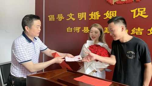 牵手520，爱在窗口绽放——记县政务服务中心最美婚姻登记窗口的甜蜜服务